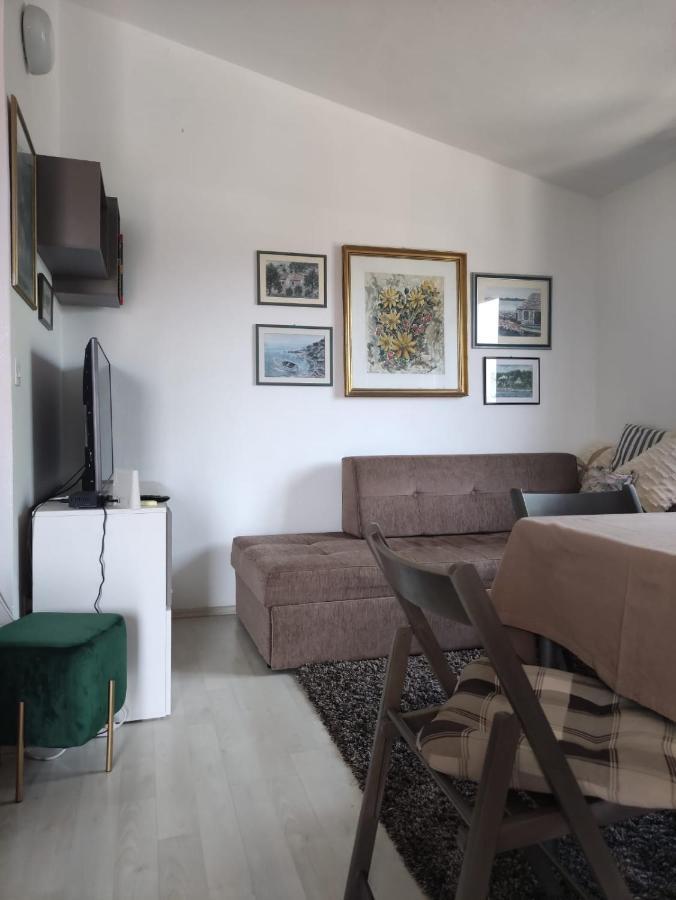 Apartments Dara Рогозница Екстериор снимка