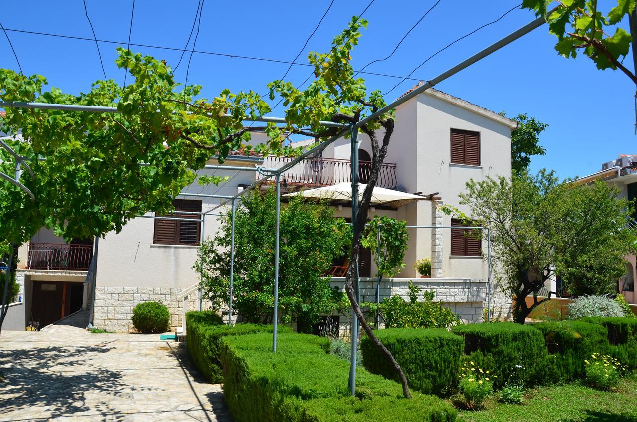 Apartments Dara Рогозница Екстериор снимка