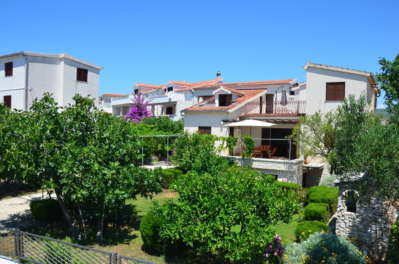 Apartments Dara Рогозница Екстериор снимка